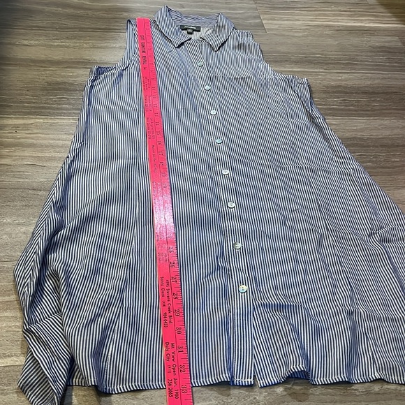 Neiman Marcus Pinstripe Sleeveless Button Down Flowy Shirtdress - Picture 9 of 10